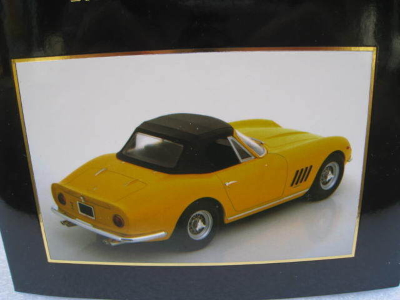 Ferrari Ferrari 275 GTB 4 NART Spider 1967 + Spoke Rims - 1:18 - KK Scale Ferrari Ferrari 275 GTB 4 NART Spider 1967 + Spoke Rims - 1:18 - KK Scale