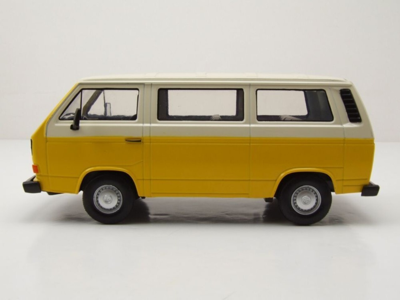 Volkswagen Volkswagen T2 (T3) Minibus - 1:24 - Motor Max