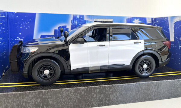 Ford Ford Police Interceptor Utility + Light Bar + Push Bumper 2022 - 1:24 - Motor Max