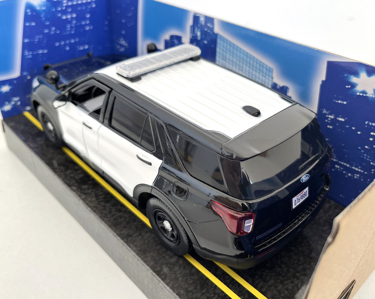 Ford Ford Police Interceptor Utility + Light Bar + Push Bumper 2022 - 1:24 - Motor Max