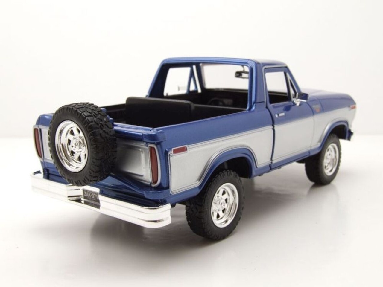 Ford Ford Bronco Open Top + Spare Tire 1978 - 1:24 - Motor Max Ford Ford Bronco Open Top + Spare Tire 1978 - 1:24 - Motor Max