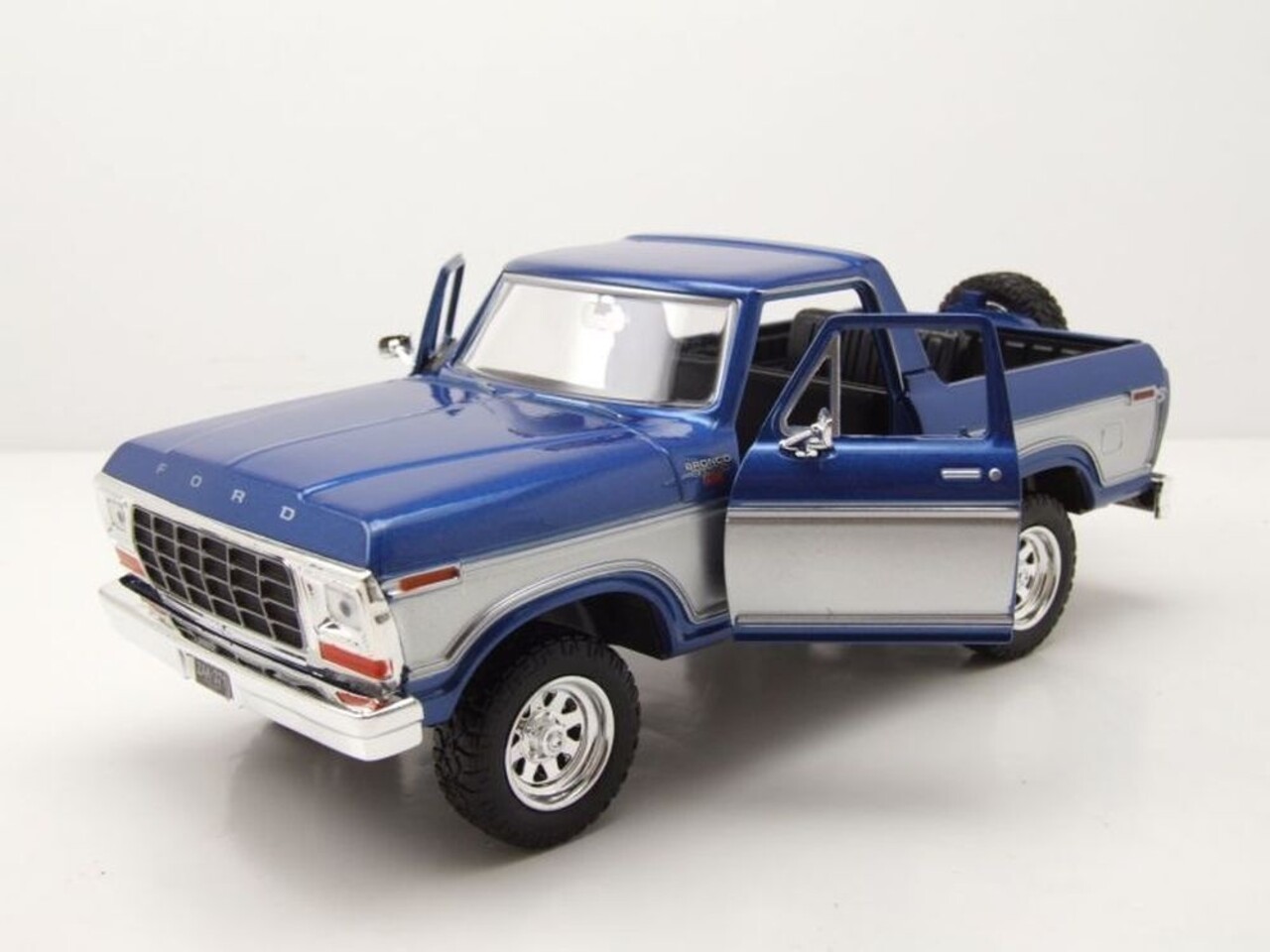 Ford Ford Bronco Open Top + Spare Tire 1978 - 1:24 - Motor Max Ford Ford Bronco Open Top + Spare Tire 1978 - 1:24 - Motor Max