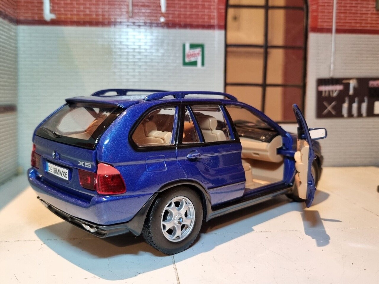 BMW BMW X5 2001 - 1:24 - Motor Max