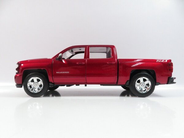 Chevrolet Chevrolet Silverado 1500 LT-Z71 Crew Cab Pick-Up 2017 - 1:27 - Motor Max Chevrolet Chevrolet Silverado 1500 LT-Z71 Crew Cab Pick-Up 2017 - 1:27 - Motor Max
