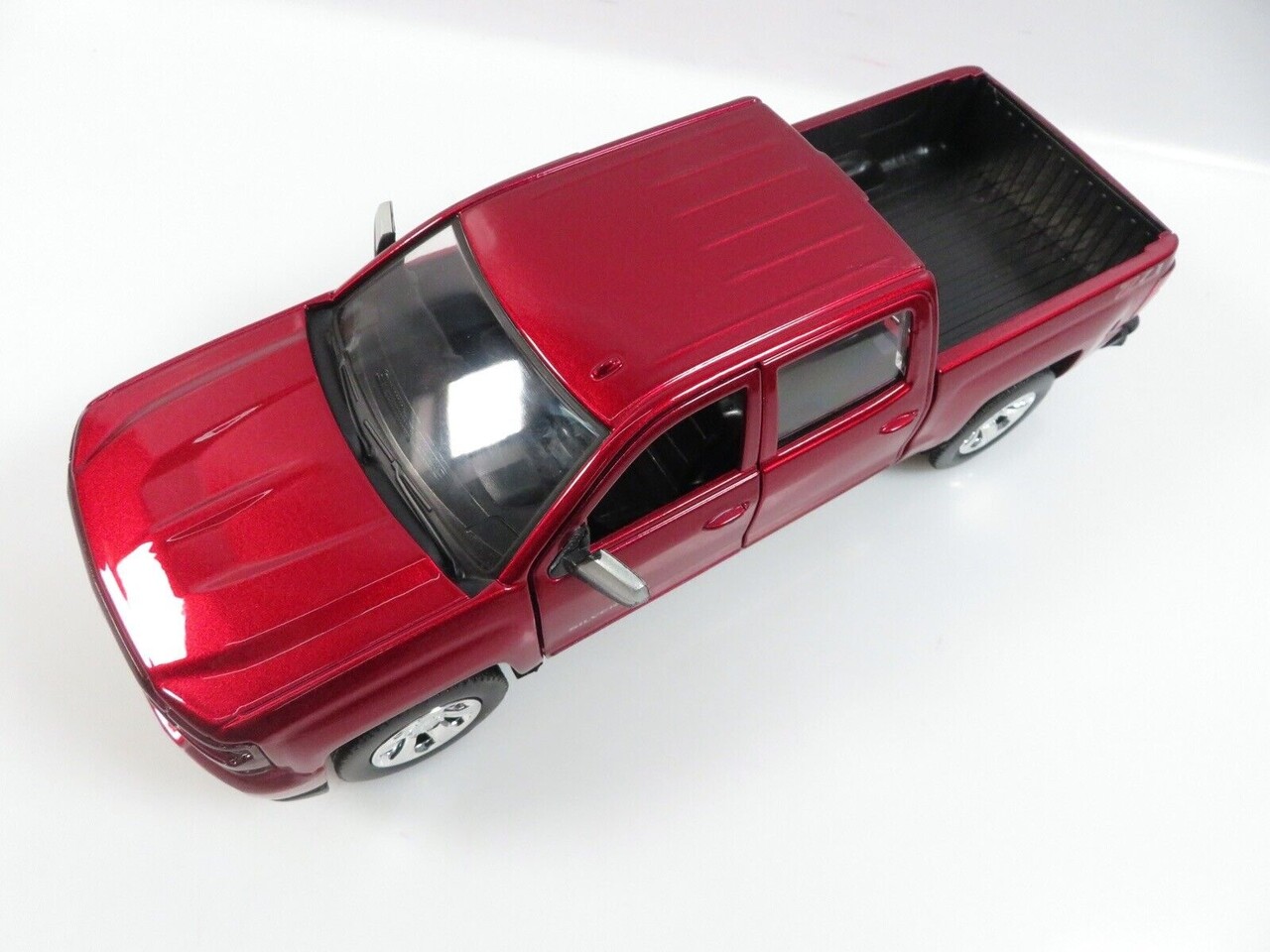 Chevrolet Chevrolet Silverado 1500 LT-Z71 Crew Cab Pick-Up 2017 - 1:27 - Motor Max Chevrolet Chevrolet Silverado 1500 LT-Z71 Crew Cab Pick-Up 2017 - 1:27 - Motor Max