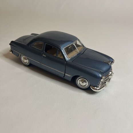 Ford Ford Coupe 1949 - 1:24 - Motor Max Ford Ford Coupe 1949 - 1:24 - Motor Max