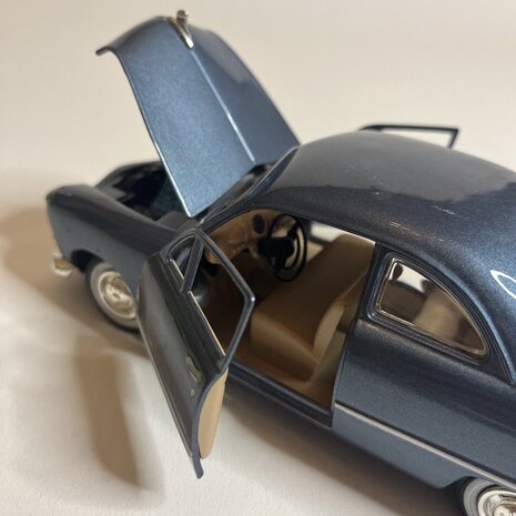 Ford Ford Coupe 1949 - 1:24 - Motor Max Ford Ford Coupe 1949 - 1:24 - Motor Max