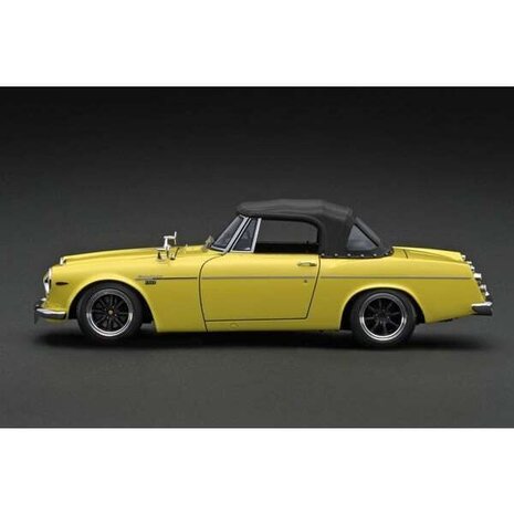 Nissan Datsun Fairlady 2000 (SR311) + U20 Engine - 1:18 - Ignition Model Nissan Datsun Fairlady 2000 (SR311) + U20 Engine - 1:18 - Ignition Model