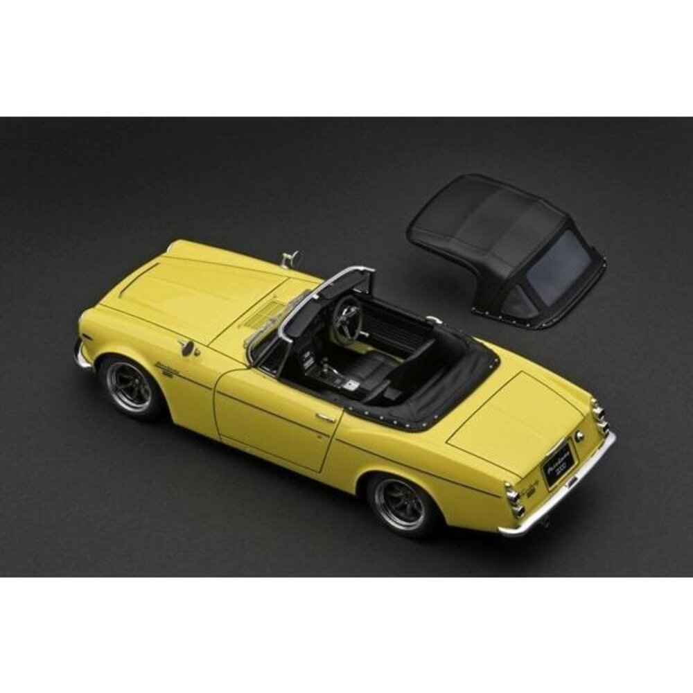 Nissan Datsun Fairlady 2000 (SR311) + U20 Engine - 1:18 - Ignition Model Nissan Datsun Fairlady 2000 (SR311) + U20 Engine - 1:18 - Ignition Model