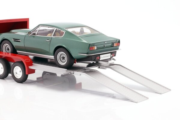 Four Wheel Open Car Hauler - 1:18 - Auto World