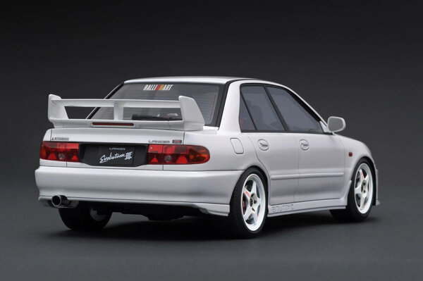 Mitsubishi Mitsubishi Lancer Evolution III GSR (CE9A) - 1:18 - Ignition Model Mitsubishi Mitsubishi Lancer Evolution III GSR (CE9A) - 1:18 - Ignition Model