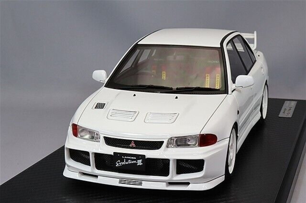 Mitsubishi Mitsubishi Lancer Evolution III GSR (CE9A) - 1:18 - Ignition Model Mitsubishi Mitsubishi Lancer Evolution III GSR (CE9A) - 1:18 - Ignition Model