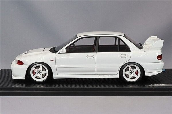 Mitsubishi Mitsubishi Lancer Evolution III GSR (CE9A) - 1:18 - Ignition Model Mitsubishi Mitsubishi Lancer Evolution III GSR (CE9A) - 1:18 - Ignition Model