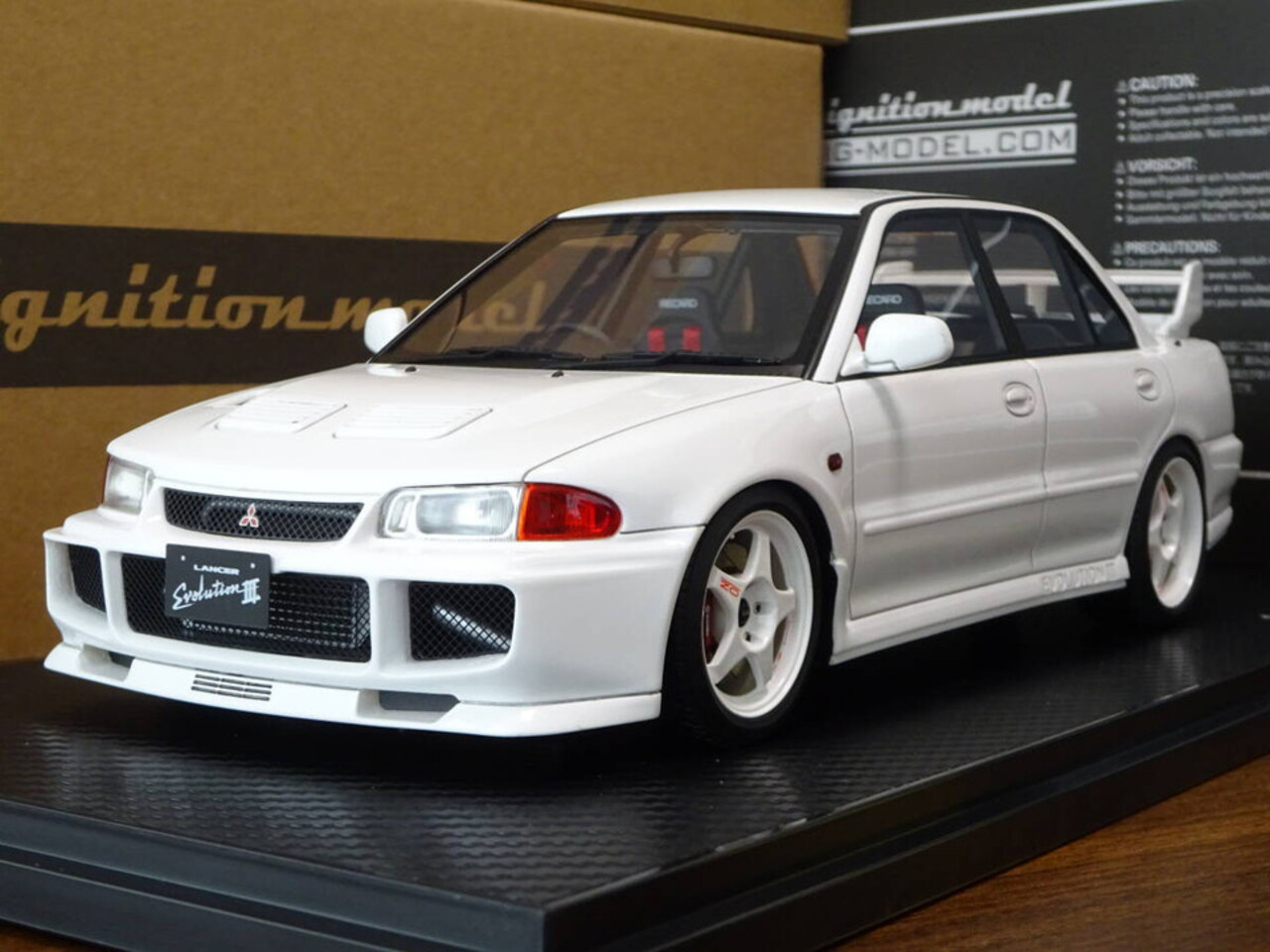 Mitsubishi Mitsubishi Lancer Evolution III GSR (CE9A) - 1:18 - Ignition Model Mitsubishi Mitsubishi Lancer Evolution III GSR (CE9A) - 1:18 - Ignition Model