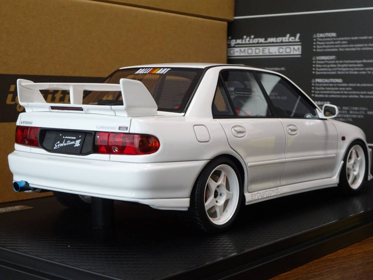 Mitsubishi Mitsubishi Lancer Evolution III GSR (CE9A) - 1:18 - Ignition Model Mitsubishi Mitsubishi Lancer Evolution III GSR (CE9A) - 1:18 - Ignition Model