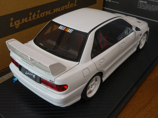 Mitsubishi Mitsubishi Lancer Evolution III GSR (CE9A) - 1:18 - Ignition Model Mitsubishi Mitsubishi Lancer Evolution III GSR (CE9A) - 1:18 - Ignition Model