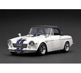 Nissan Datsun Fairlady 2000 (SR311) - 1:18 - Ignition Model Nissan Datsun Fairlady 2000 (SR311) - 1:18 - Ignition Model