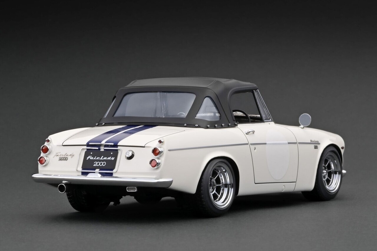 Nissan Datsun Fairlady 2000 (SR311) - 1:18 - Ignition Model Nissan Datsun Fairlady 2000 (SR311) - 1:18 - Ignition Model