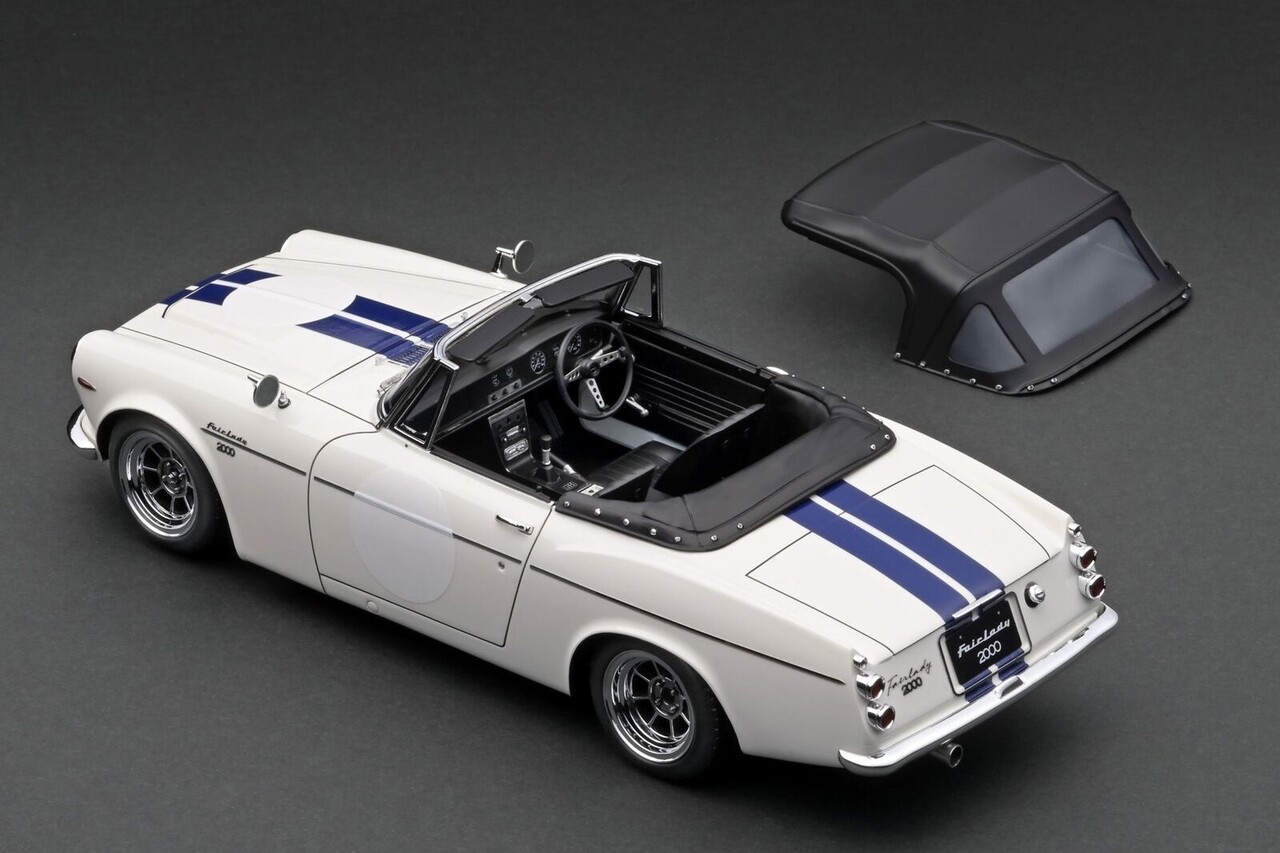 Nissan Datsun Fairlady 2000 (SR311) - 1:18 - Ignition Model Nissan Datsun Fairlady 2000 (SR311) - 1:18 - Ignition Model