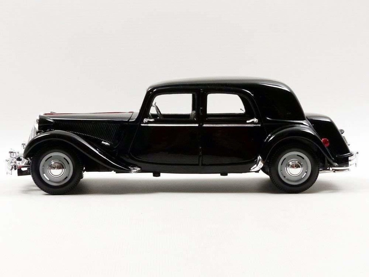 Citroen Citroën 15CV 6 Cyl 1952 - 1:18 - Maisto