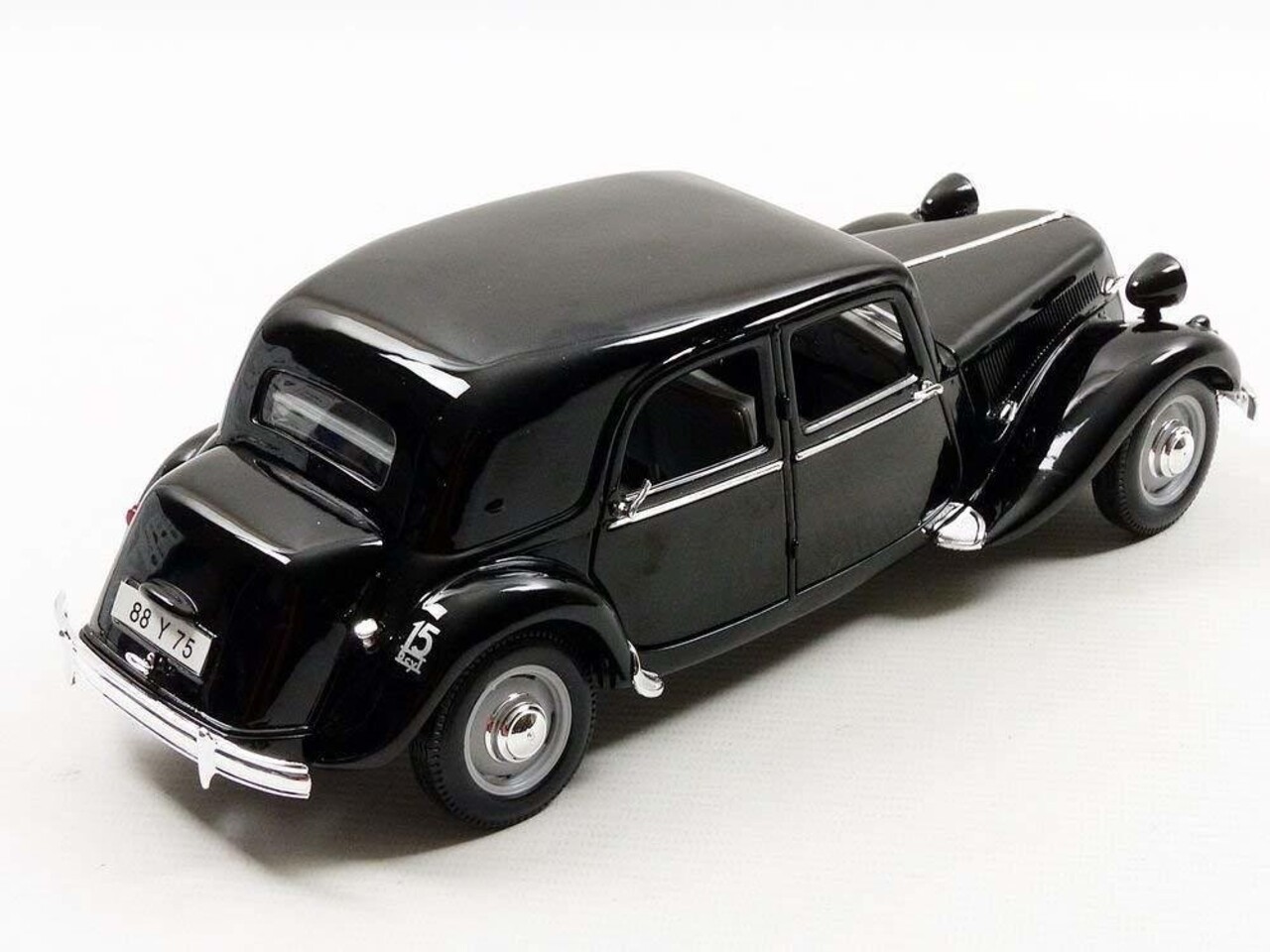 Citroen Citroën 15CV 6 Cyl 1952 - 1:18 - Maisto