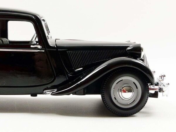 Citroen Citroën 15CV 6 Cyl 1952 - 1:18 - Maisto