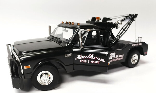 Chevrolet Chevrolet C-30 Pick-Up 'Southern Speed & Marine' Wrecker Road Service 1969 - 1:18 - ACME Chevrolet Chevrolet C-30 Pick-Up 'Southern Speed & Marine' Wrecker Road Service 1969 - 1:18 - ACME