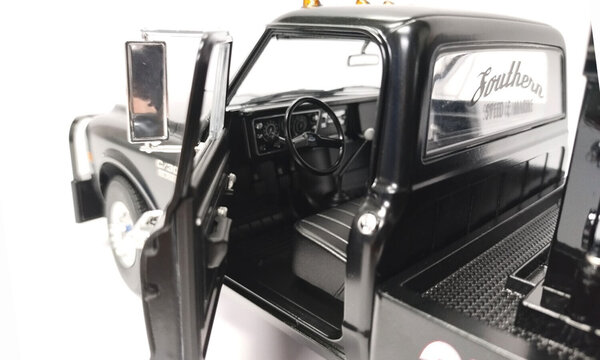 Chevrolet Chevrolet C-30 Pick-Up 'Southern Speed & Marine' Wrecker Road Service 1969 - 1:18 - ACME Chevrolet Chevrolet C-30 Pick-Up 'Southern Speed & Marine' Wrecker Road Service 1969 - 1:18 - ACME