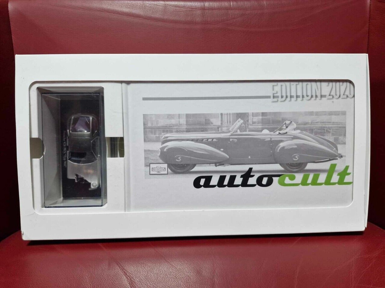 Porsche Porsche 928 PES Type 960 1981 (Germany) + Book of the Year 2020 in German & English - 1:43 - Autocult