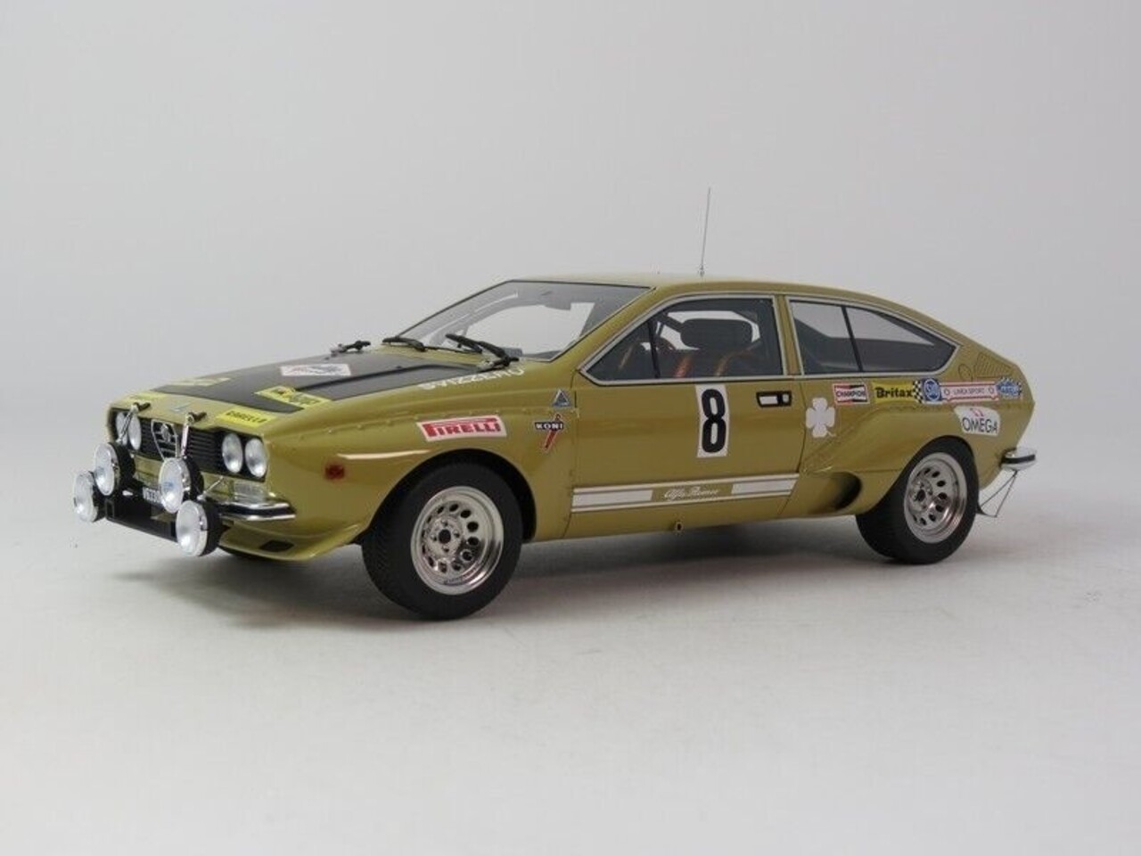 Alfa Romeo Alfa Romeo Alfetta GT Gr.2 #8 4th Rally Quattro Regioni 1975 (Night Version) - 1:18 - LS Collectibles