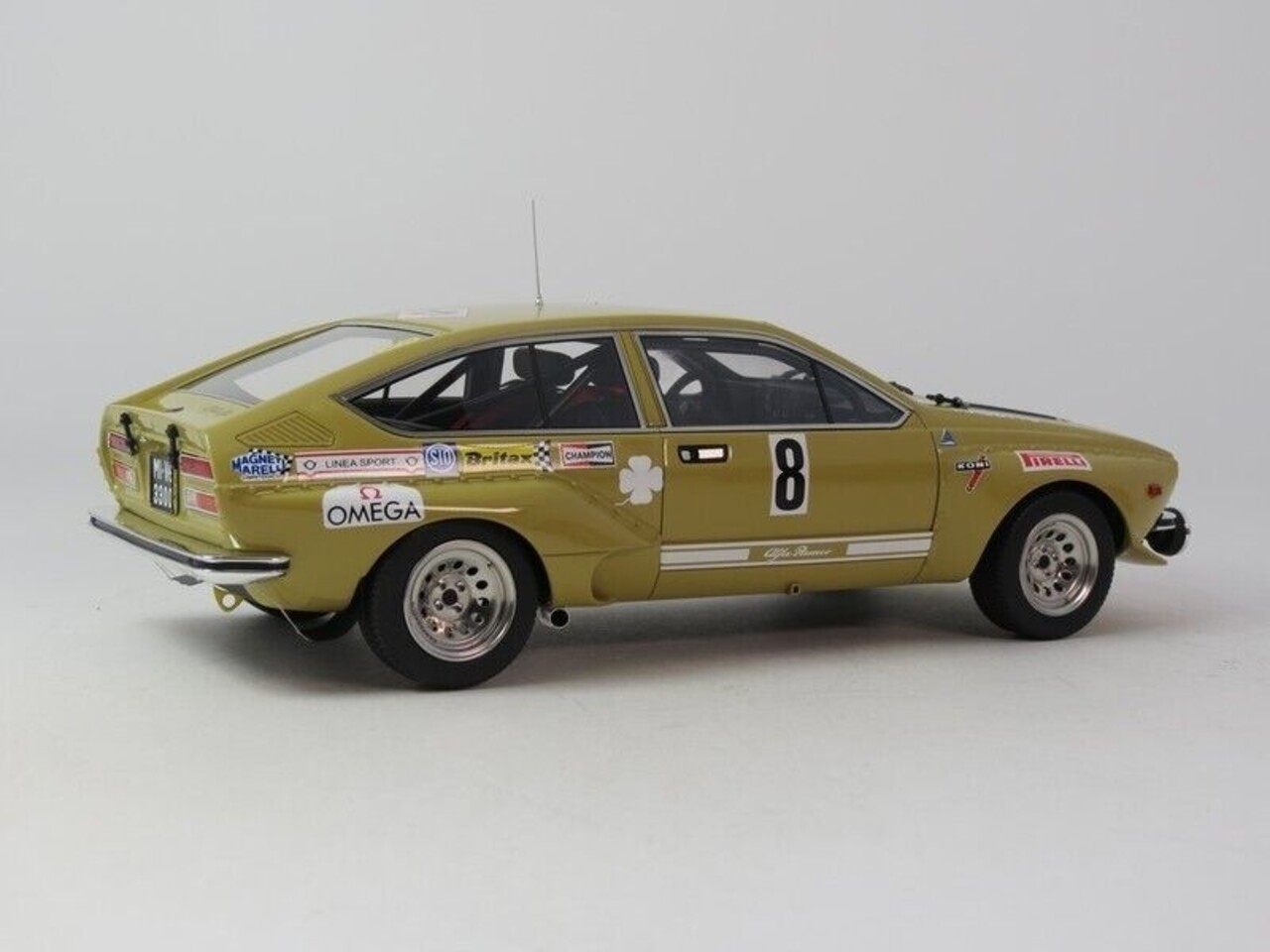 Alfa Romeo Alfa Romeo Alfetta GT Gr.2 #8 4th Rally Quattro Regioni 1975 (Night Version) - 1:18 - LS Collectibles