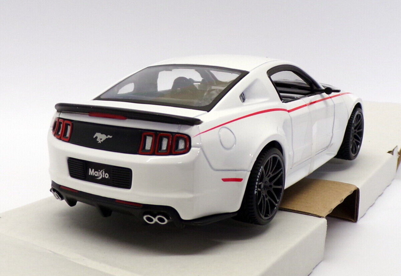 Ford Ford Mustang GT 2014 'Streetracer' - 1:24 - Maisto