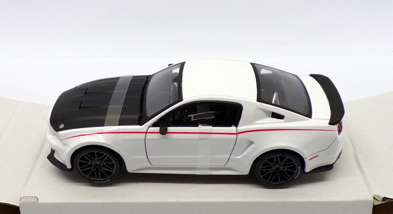 Ford Ford Mustang GT 2014 'Streetracer' - 1:24 - Maisto