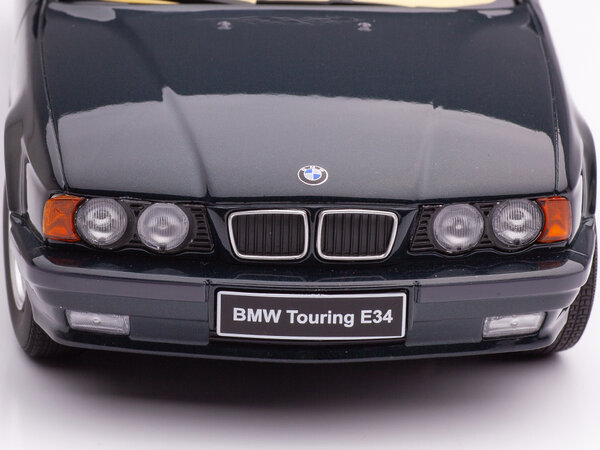 BMW BMW 5-Series Touring E34 1996 - 1:18 - Triple 9 Collection BMW BMW 5-Series Touring E34 1996 - 1:18 - Triple 9 Collection