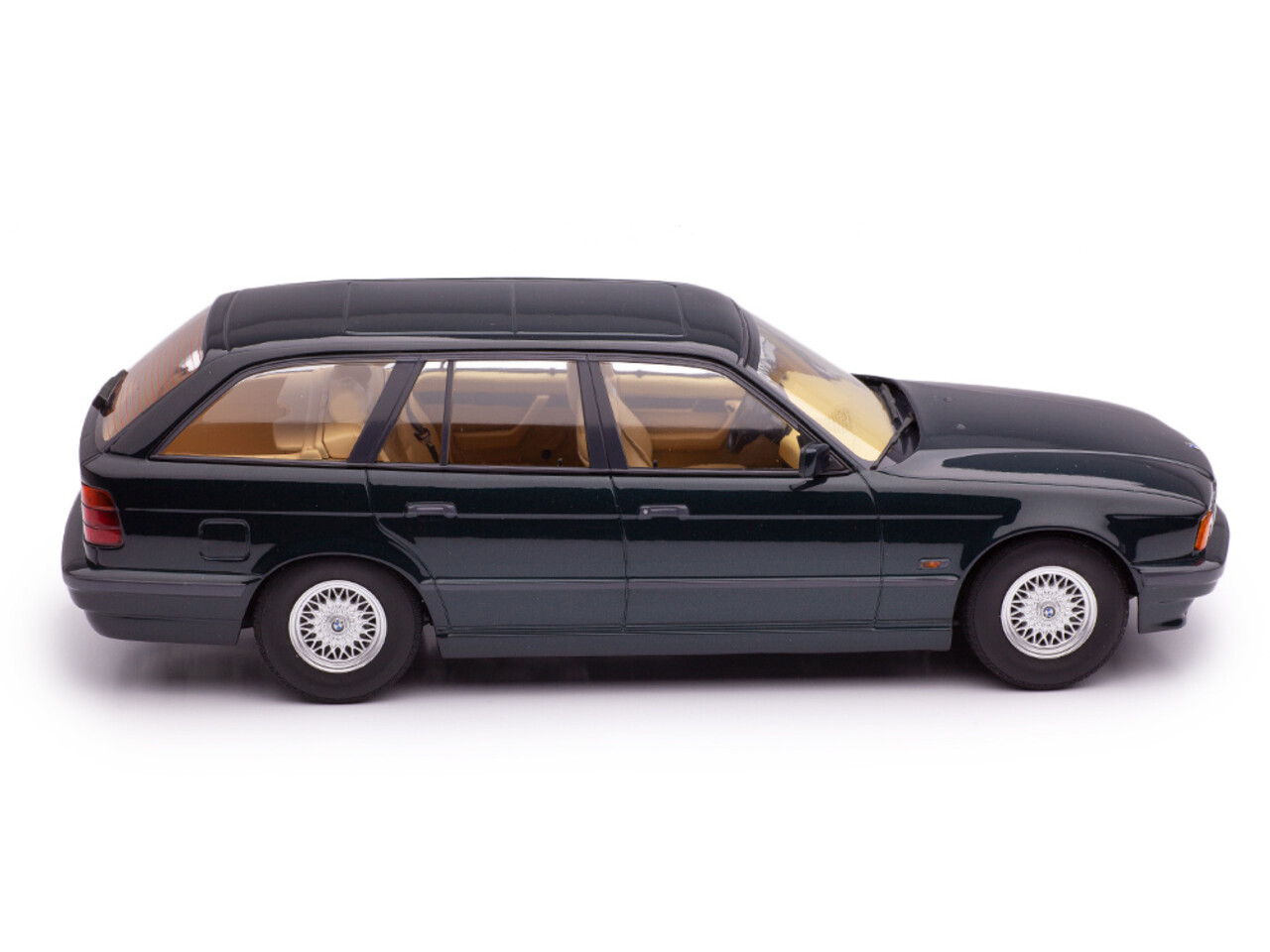 BMW BMW 5-Series Touring E34 1996 - 1:18 - Triple 9 Collection BMW BMW 5-Series Touring E34 1996 - 1:18 - Triple 9 Collection