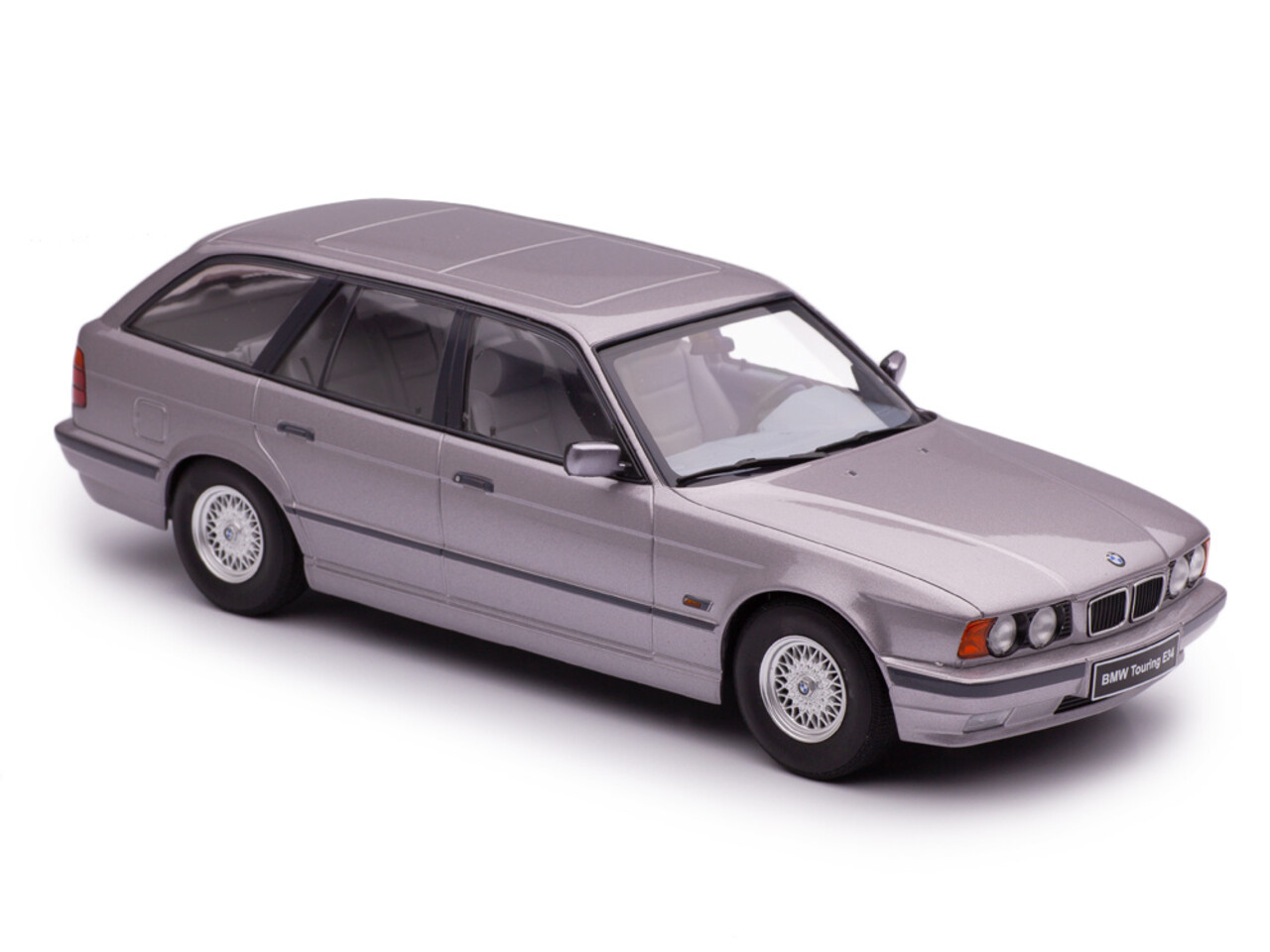 BMW BMW 5-Series Touring E34 1996 - 1:18 - Triple 9 Collection BMW BMW 5-Series Touring E34 1996 - 1:18 - Triple 9 Collection