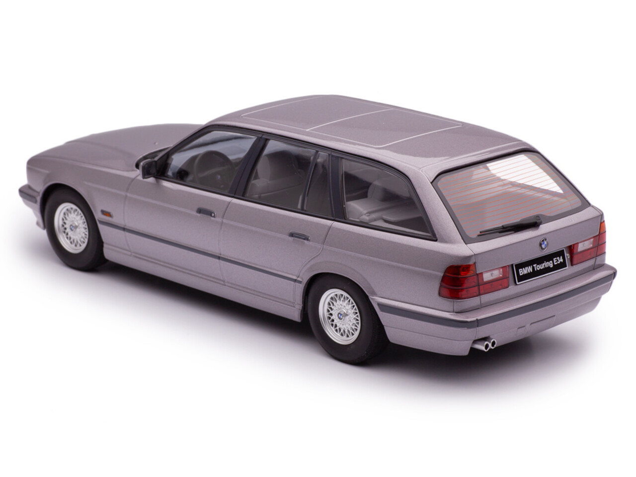 BMW BMW 5-Series Touring E34 1996 - 1:18 - Triple 9 Collection BMW BMW 5-Series Touring E34 1996 - 1:18 - Triple 9 Collection