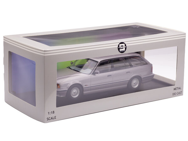 BMW BMW 5-Series Touring E34 1996 - 1:18 - Triple 9 Collection BMW BMW 5-Series Touring E34 1996 - 1:18 - Triple 9 Collection
