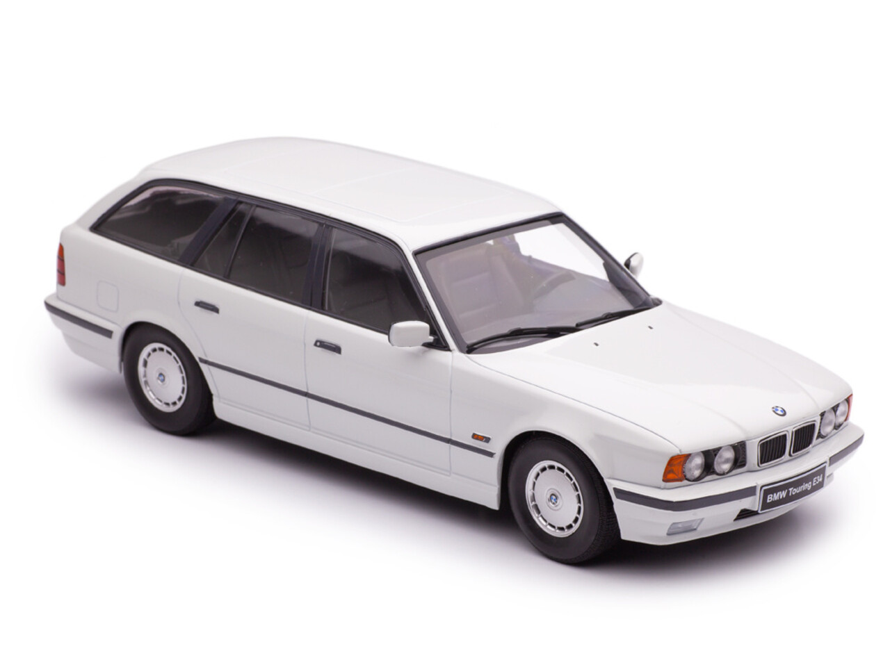 BMW BMW 5-Series Touring E34 1996 - 1:18 - Triple 9 Collection BMW BMW 5-Series Touring E34 1996 - 1:18 - Triple 9 Collection