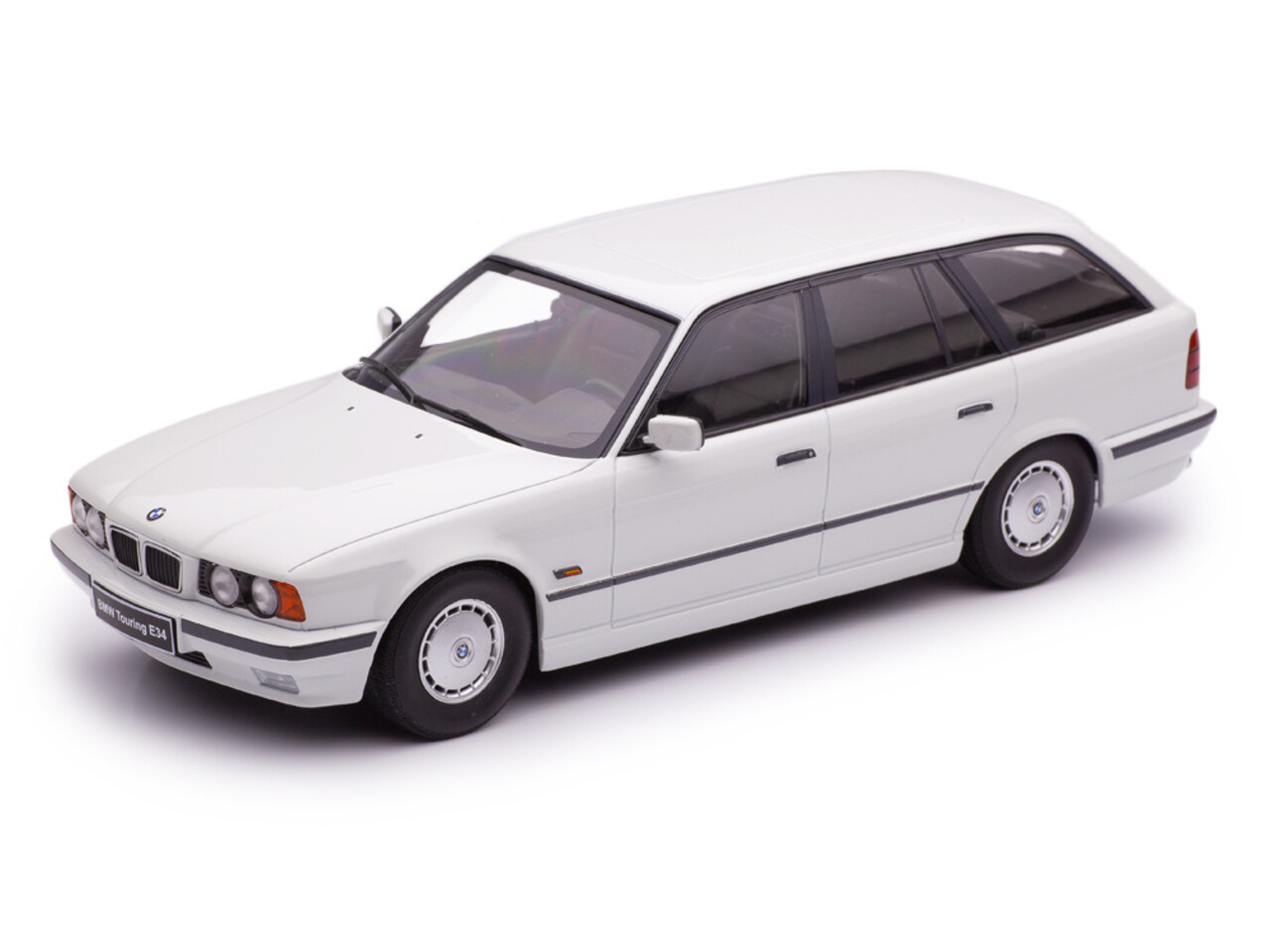 BMW BMW 5-Series Touring E34 1996 - 1:18 - Triple 9 Collection BMW BMW 5-Series Touring E34 1996 - 1:18 - Triple 9 Collection