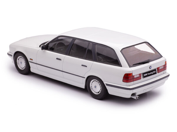 BMW BMW 5-Series Touring E34 1996 - 1:18 - Triple 9 Collection BMW BMW 5-Series Touring E34 1996 - 1:18 - Triple 9 Collection