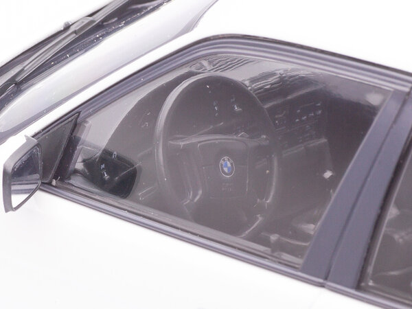 BMW BMW 5-Series Touring E34 1996 - 1:18 - Triple 9 Collection BMW BMW 5-Series Touring E34 1996 - 1:18 - Triple 9 Collection