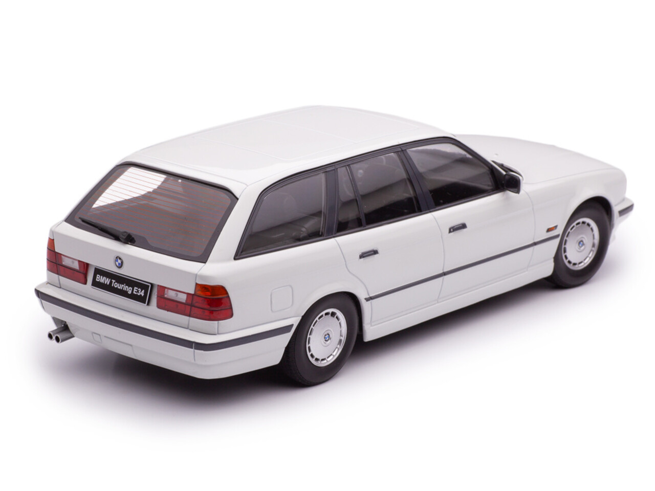 BMW BMW 5-Series Touring E34 1996 - 1:18 - Triple 9 Collection BMW BMW 5-Series Touring E34 1996 - 1:18 - Triple 9 Collection