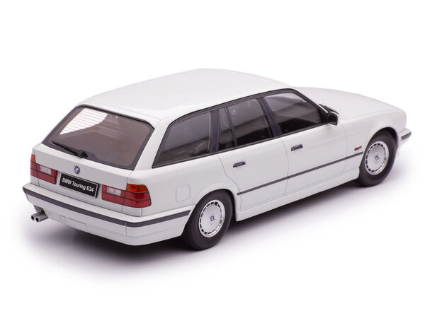 BMW BMW 5-Series Touring E34 1996 - 1:18 - Triple 9 Collection BMW BMW 5-Series Touring E34 1996 - 1:18 - Triple 9 Collection