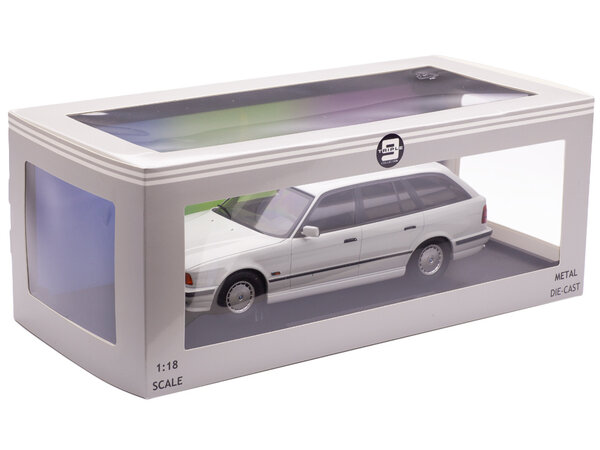 BMW BMW 5-Series Touring E34 1996 - 1:18 - Triple 9 Collection BMW BMW 5-Series Touring E34 1996 - 1:18 - Triple 9 Collection