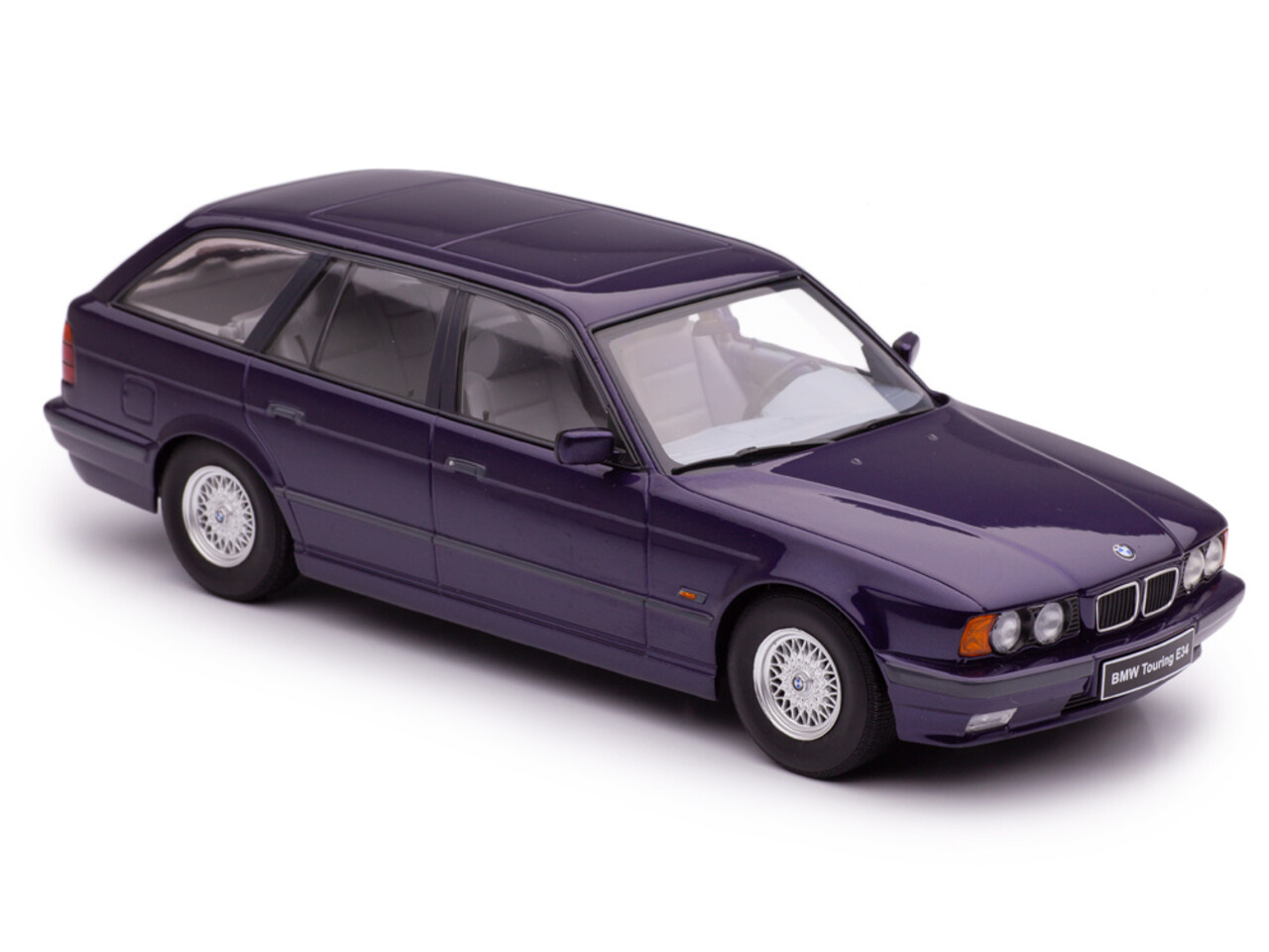 BMW BMW 5-Series Touring E34 1996 - 1:18 - Triple 9 Collection BMW BMW 5-Series Touring E34 1996 - 1:18 - Triple 9 Collection