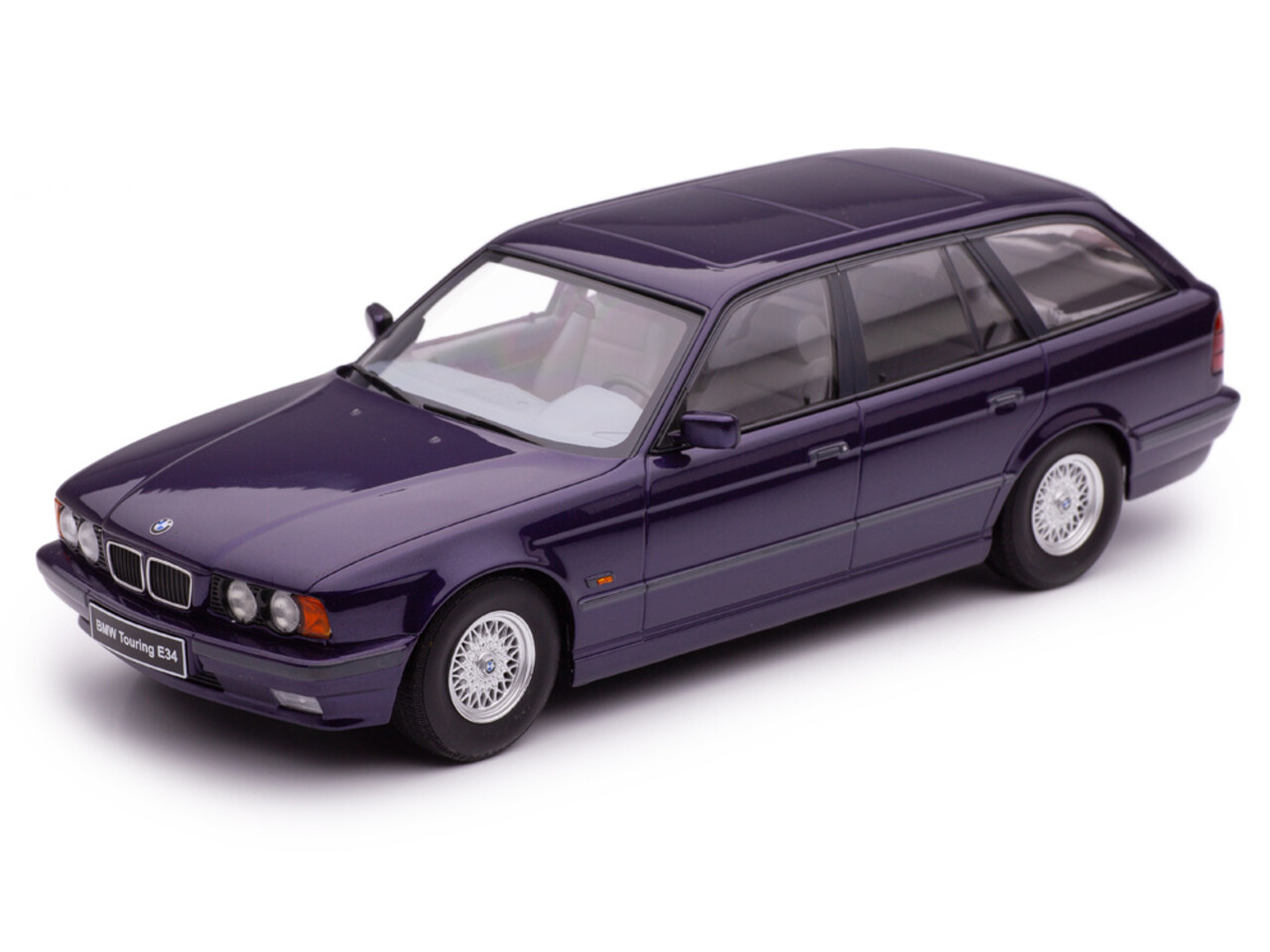 BMW BMW 5-Series Touring E34 1996 - 1:18 - Triple 9 Collection BMW BMW 5-Series Touring E34 1996 - 1:18 - Triple 9 Collection