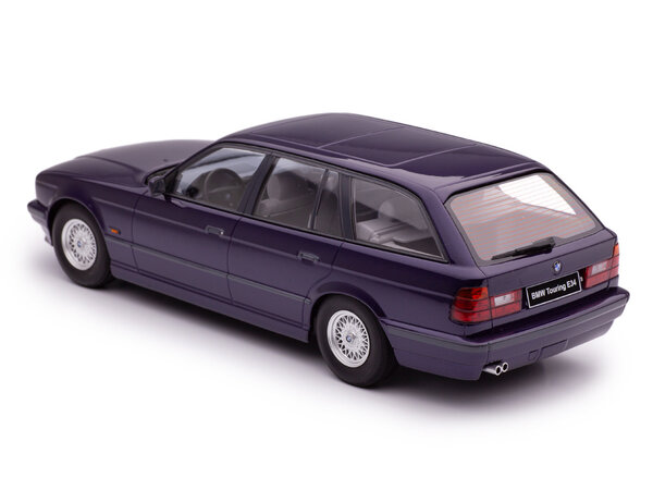 BMW BMW 5-Series Touring E34 1996 - 1:18 - Triple 9 Collection BMW BMW 5-Series Touring E34 1996 - 1:18 - Triple 9 Collection