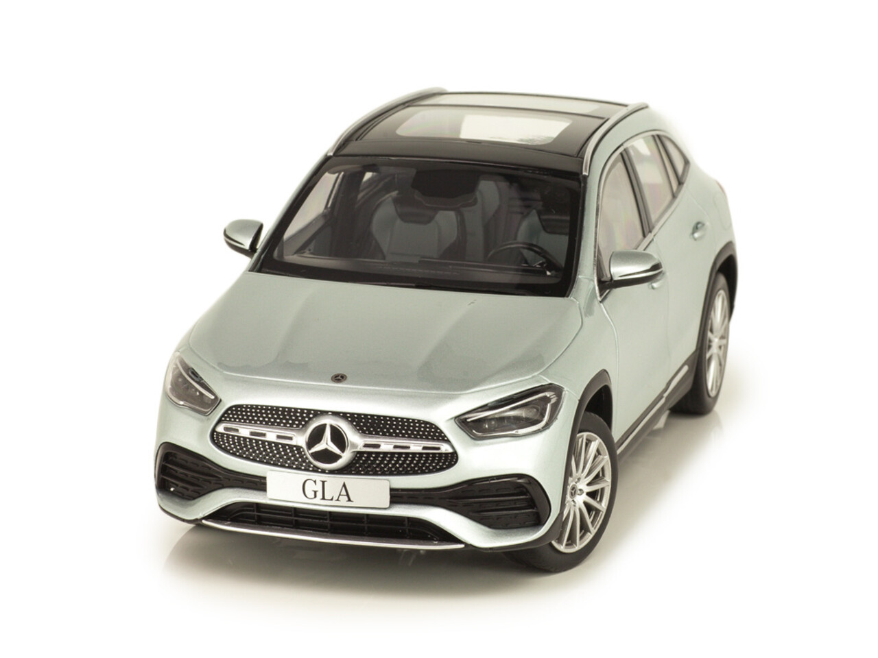 Mercedes-Benz Mercedes-Benz GLA - 1:18 - Z Models