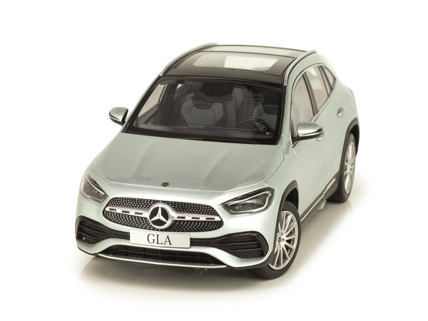 Mercedes-Benz GLA - 1:18 - Z Models - HMKT Mercedes-Benz GLA - 1:18 - Z Models - HMKT